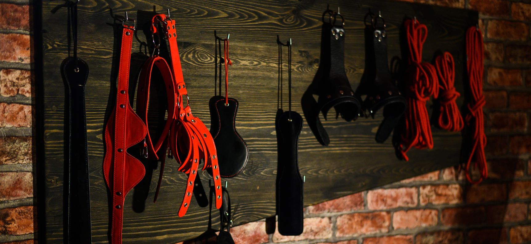 BDSM eszközök a bilincstől a szájpecekig - szexshop.hu sex shop