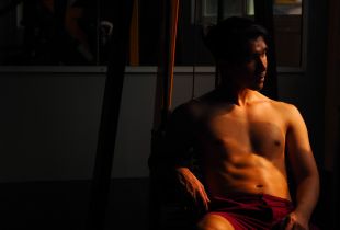 Szexi férfi fehérneműk házi vetkőző showhoz