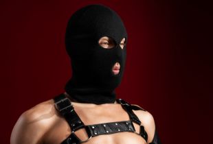 Amikor a latex fétis és a BDSM befigyel: szopóálarc szopócsővel?