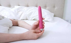 Vibrátor használat először az ágyban