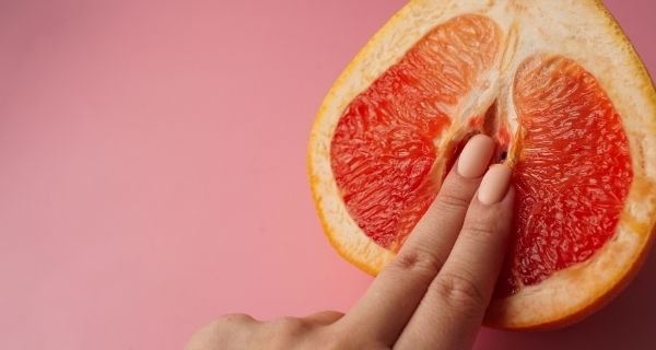 csikló izgatása kézzel női önkielégítés közben