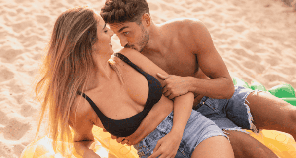 Csak a párod és te, meg a vibrátor: 3+1 szexi tipp forró nyári kalandokhoz