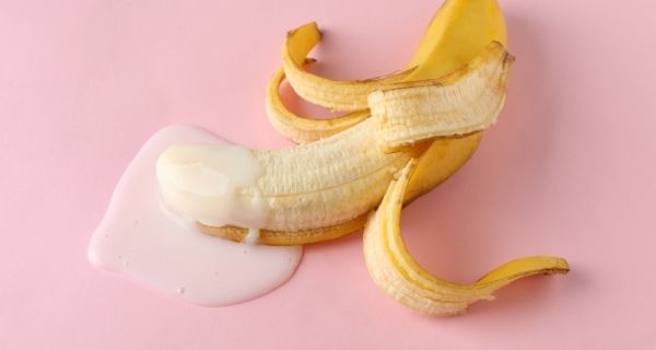 kézben tartott pénisz izgatása önkielégítés során