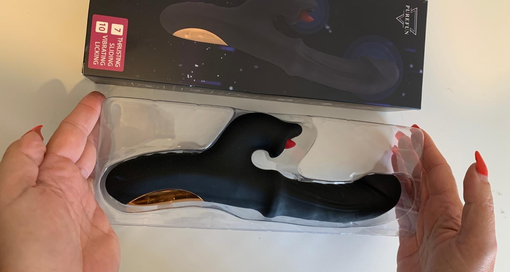 Wilson fekete lökő vibrátor csiklókaros kivitelben – Szexshop.hu sex shop